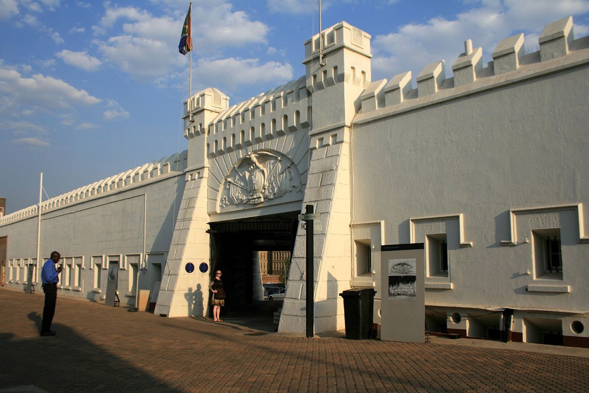 TOUR DU LỊCH NAM PHI GIÁ RẺ TỪ HÀ NỘI -TP HCM – THƯỞNG NGOẠN MÙA PHƯỢNG TÍM 2026 BẢN TRUYỀN THỐNG 